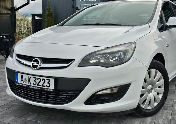 Opel Astra cena 35900 przebieg: 120000, rok produkcji 2015 z Brzozów małe 781